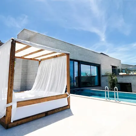 Vistaport B - Luxury With Private Pool And Sea View